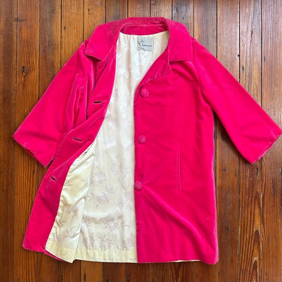 Vintage 1970s Mr. Donovan hot pink velvet coat - Picture 2 of 10